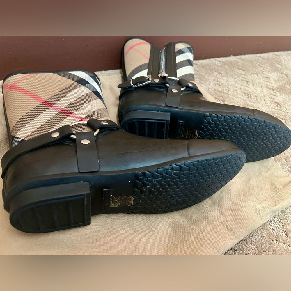Burberry Women's Zane Signature Check Rain Boots - Picture 10 of 10